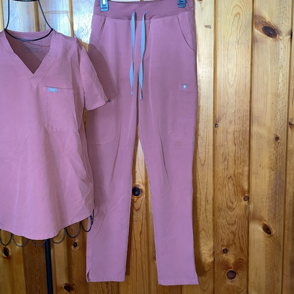 Mauve fig set FIGS Yola Scrub Pants 2 piece set catalina top XS/SM - Picture 5 of 15
